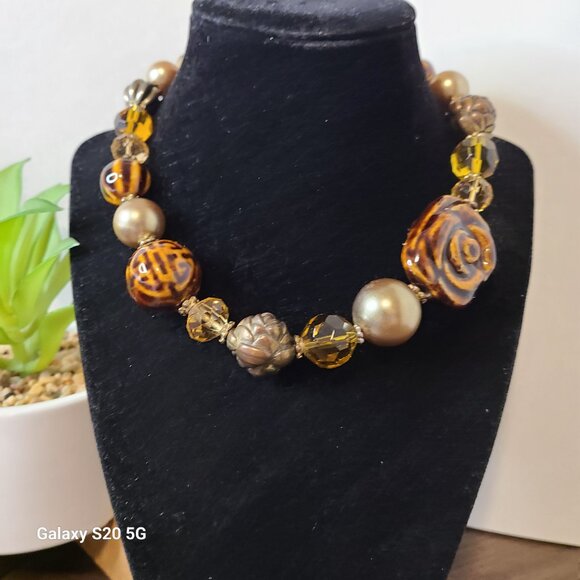 "JS" Brand Beaded Bib Necklace with Lobster Closure / 14" Length / Preowned Item - Picture 5 of 7